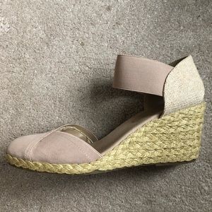 Nude summer wedges, closed toe